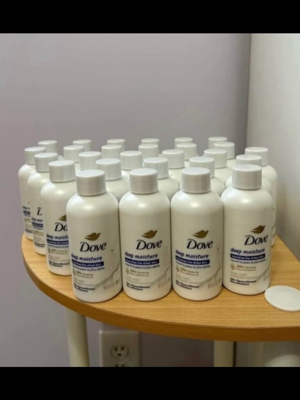 26 Count of Dove Mini Body Wash